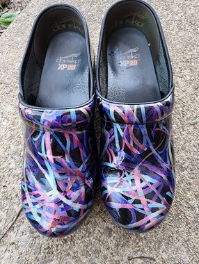 680 Dansko Womens XP 2.0 Ribbon Patent Leather Clog Size 39 EU 8.5-9